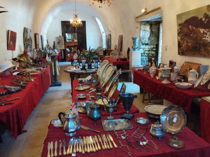 The castle flea market: a meeting between art, history and heritage