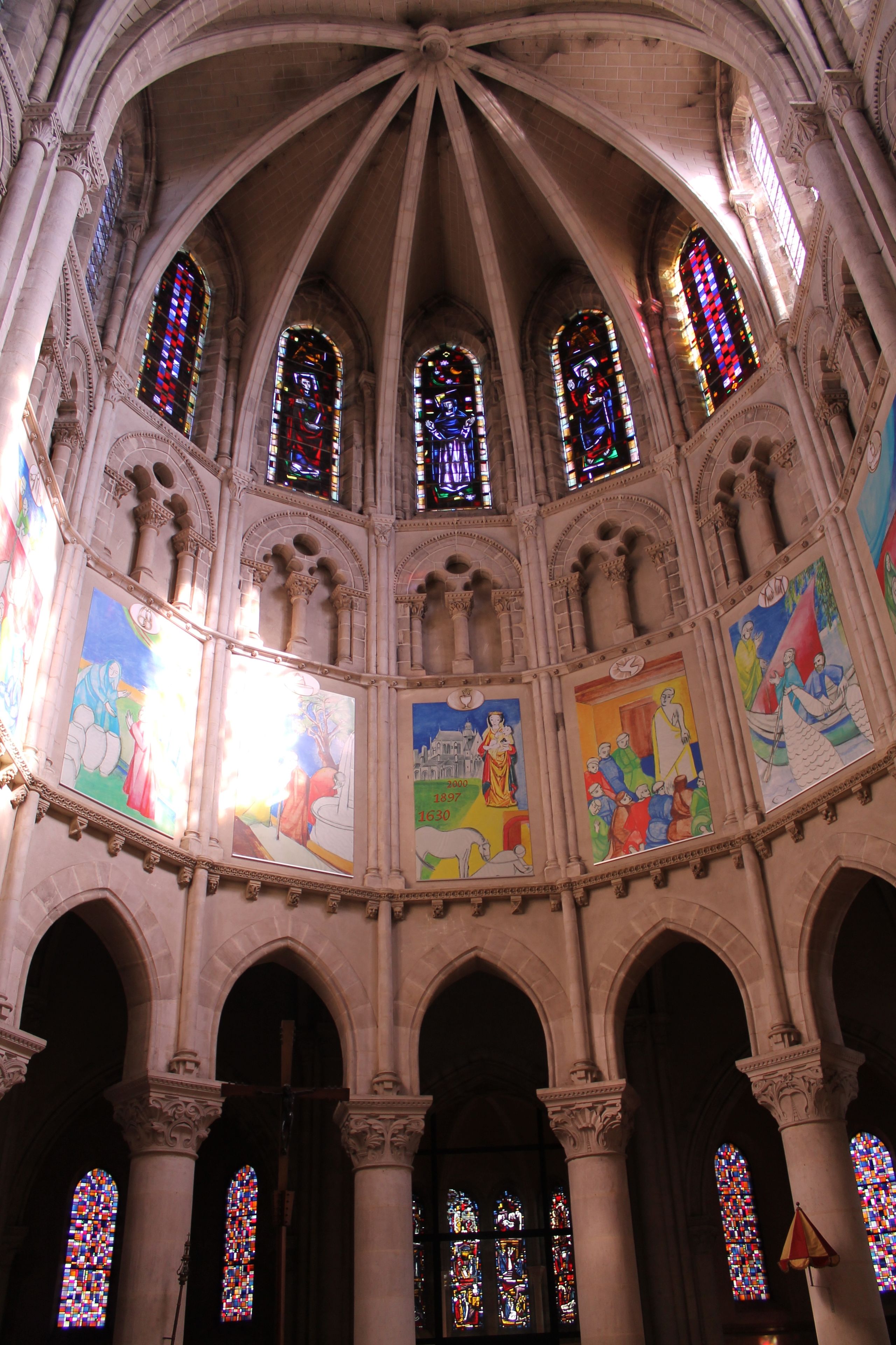 La restauration des vitraux de la basilique Notre-Dame-des-Miracles de Mayenne