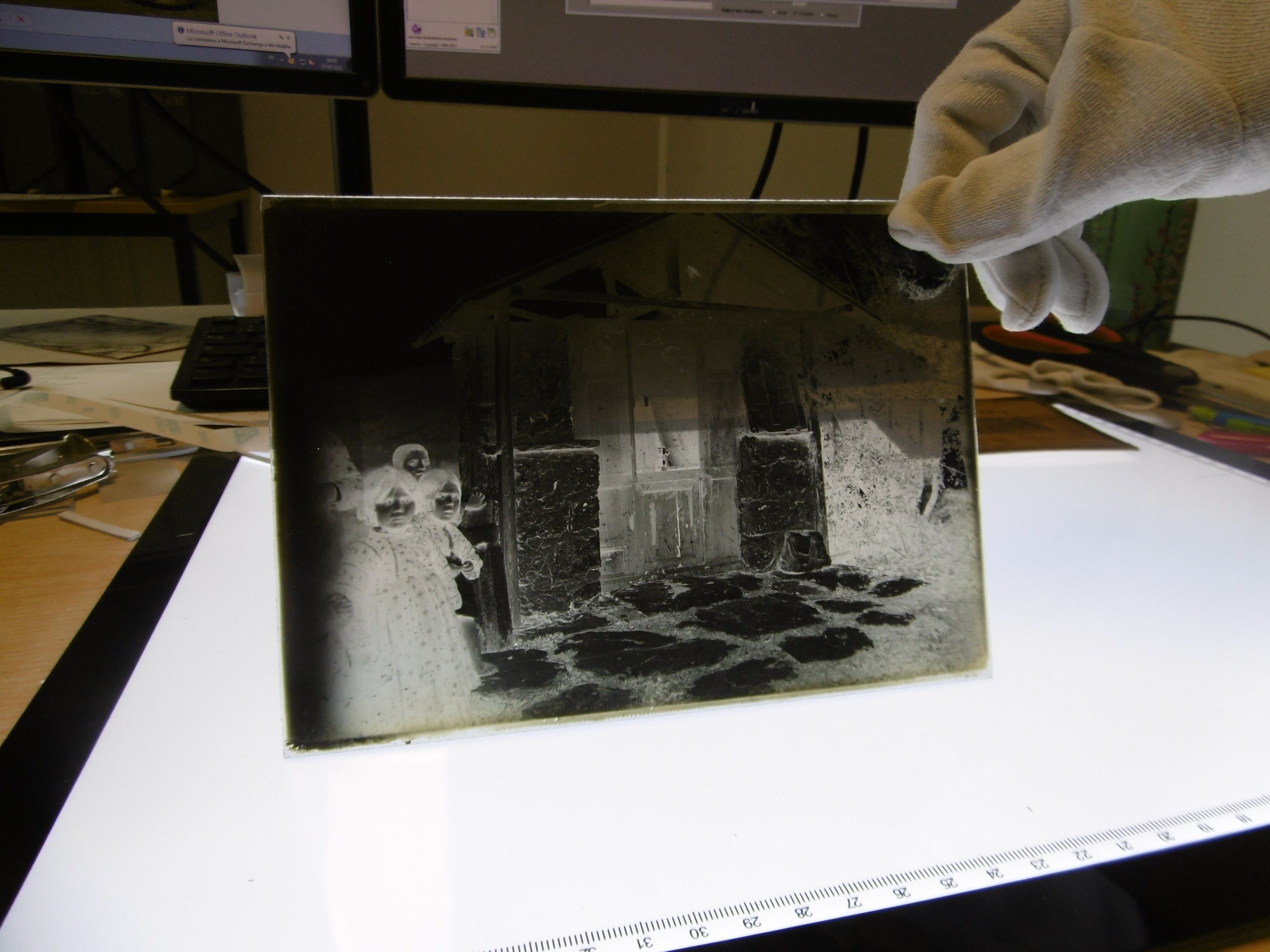 LA PHOTOGRAPHIE EST-ELLE UN PATRIMOINE EN DANGER ?
RENCONTRE AVEC LES ARCHIVISTES CHARGÉS DE LA CON
