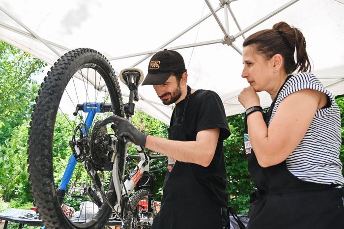 Venez faire diagnostiquer votre vélo, faire des petites réparations, marquer votre vélo contre le vol ou encore participer à un stand de sécurité routière