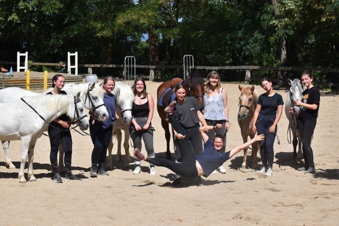dans le cadre de l'opération "colonies apprenantes" par le Ministère de l'Éducation Nationale.