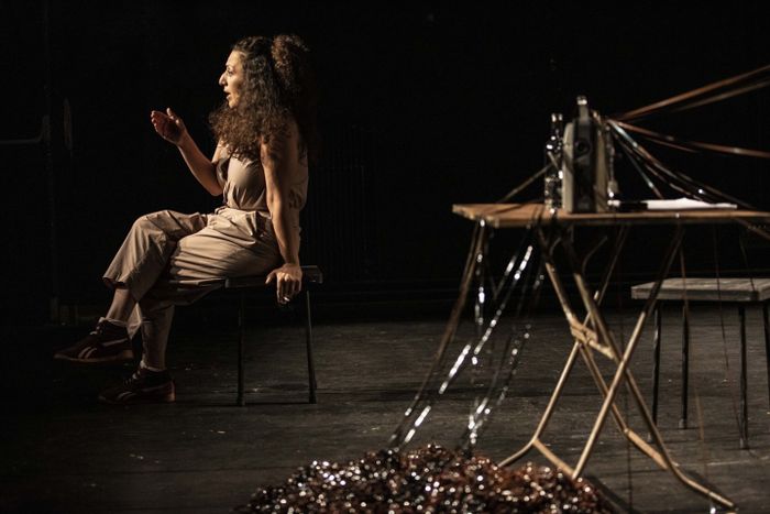 Théâtre : SILENCE, ÇA TOURNE de Chrystèle KHODR et Nadim DEAIBES
