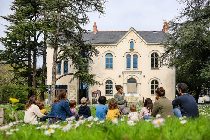 L'heure du conte en plein air, au Grand Lieu du Conte