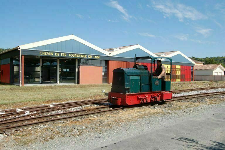 Prenez part à une visite au musée de l’histoire du chemin de fer industriel et à une promenade en vélorail !