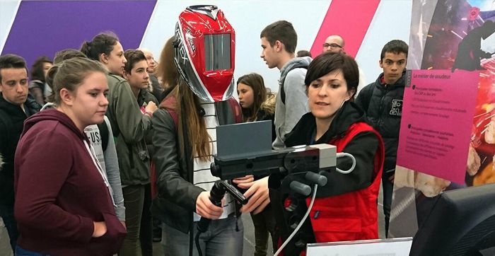 Professionnels de l’accompagnement et enseignants, inscrivez vos groupes ou classes pour une immersion interactive dans les métiers de l’industrie.