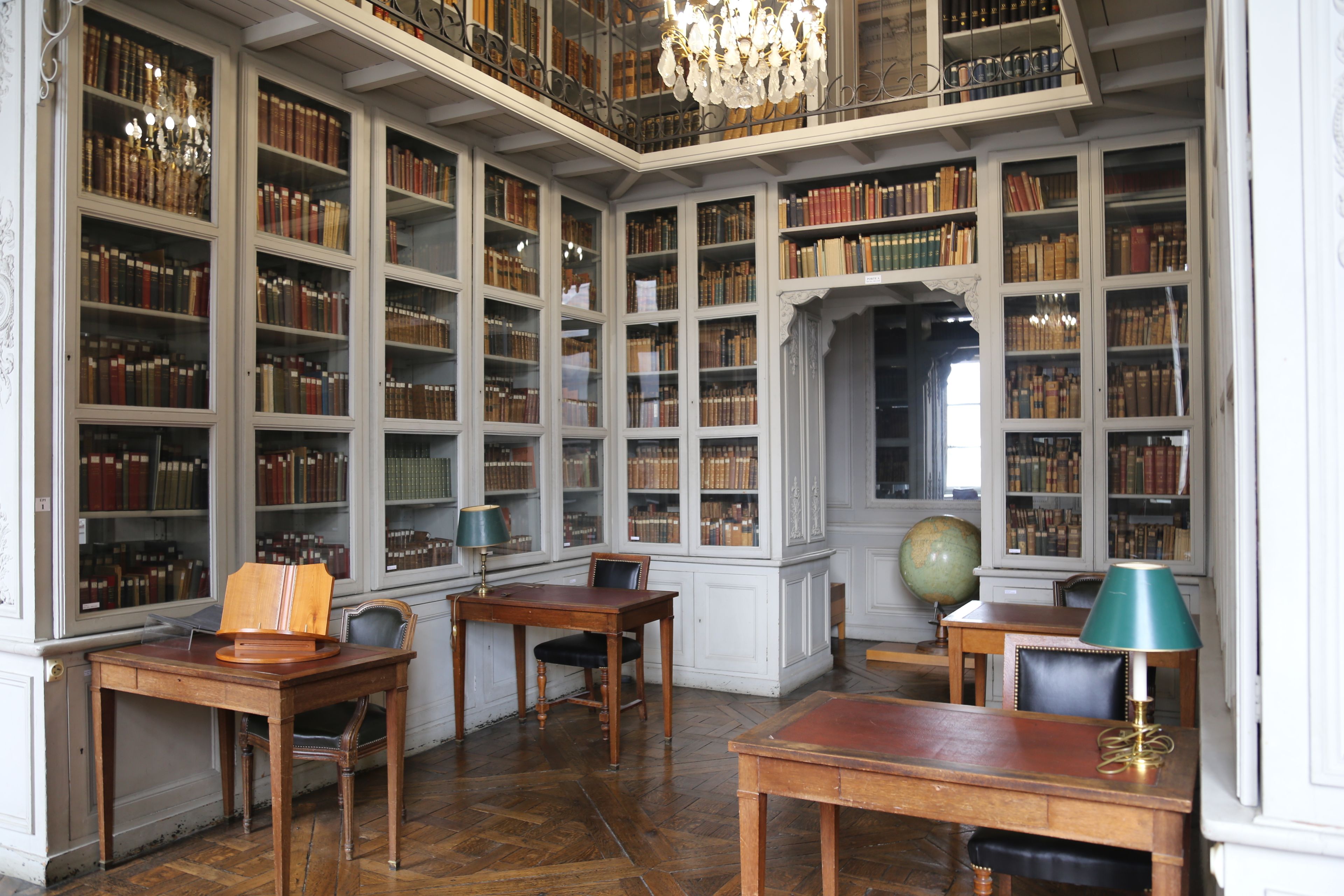 La bibliothèque patrimoniale de l'École militaire de Paris