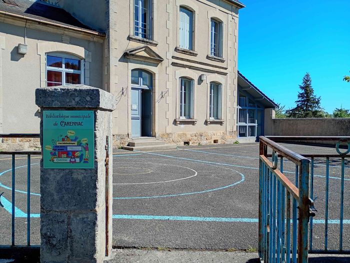 Dictée à la bibliothèque