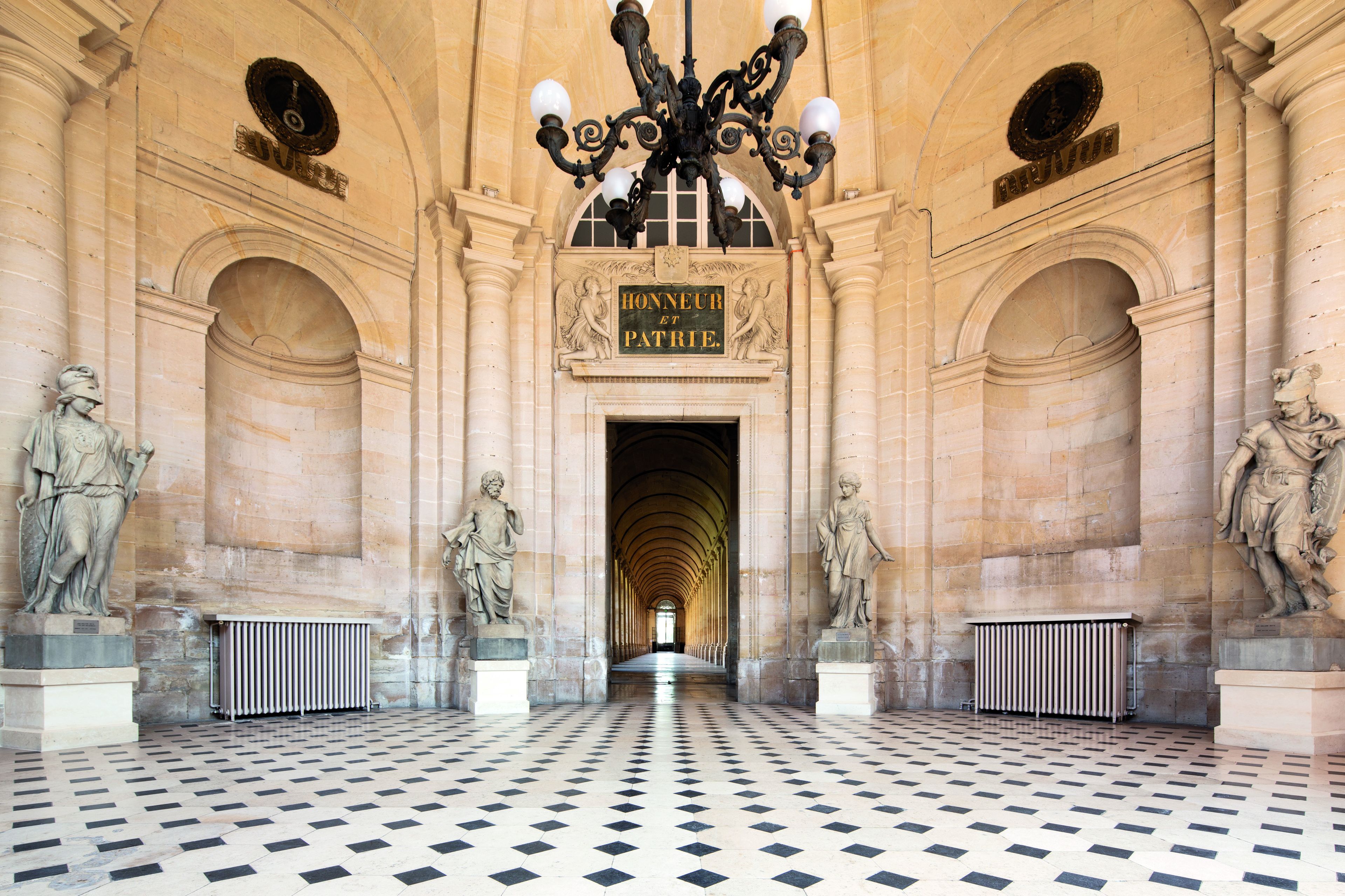 Visite de la maison d'éducation de la Légion d'honneur de Saint-Denis