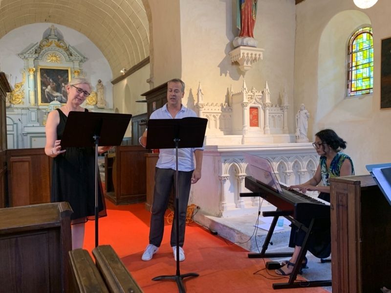 Singing Saturday in Trouville-sur-Mer