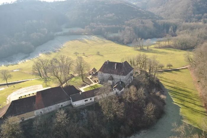 Visite guidée des extérieurs de la Maison Forte du Mollarond - 14ème siècle à Saint-jean-d'avelanne — le 19 septembre 2026
