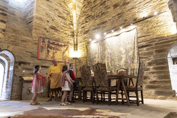 Voyage enchanté dans ce château : histoires, découvertes et déguisements au cœur du Moyen Âge