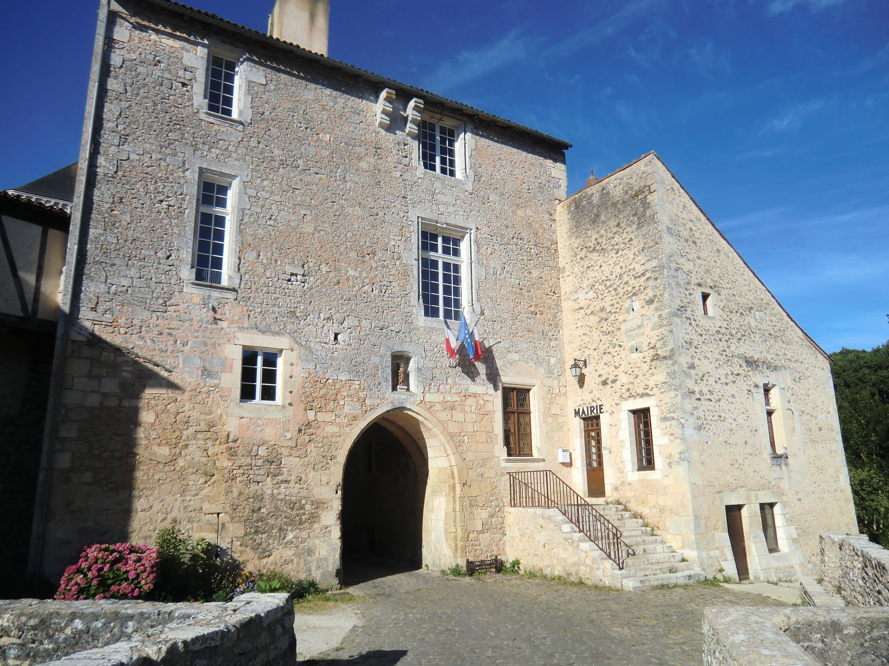 Ouverture du logis abbatial et de la crypte/sacristie