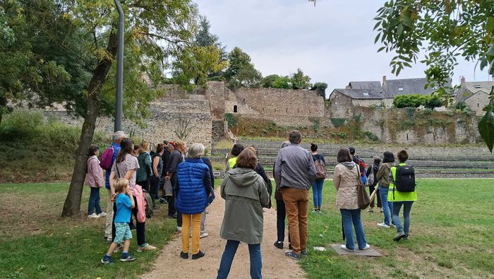 Déambulation commentée du bourg, des demeures et des jardins de Denée, petite citée de caractère