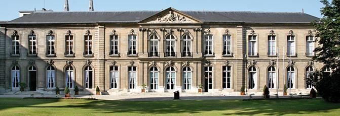 Visite de l'Hôtel de Brienne et du cabinet de la Ministre des Armées et des Anciens combattants
