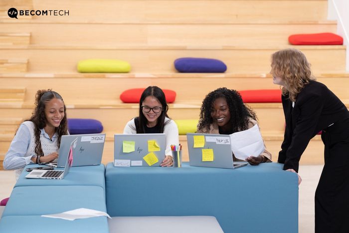 Jump in tech ! Stage d'initiation au numérique - 100 % féminin et 100 % gratuit pour les ados