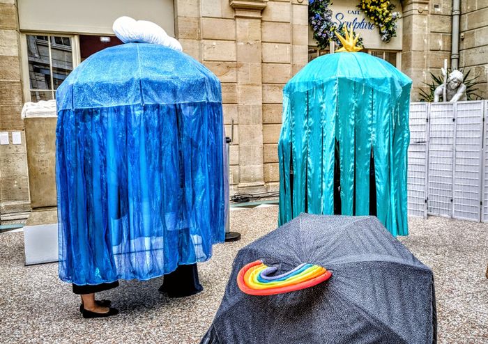 Spectacle : théâtre, patrouilles de parapluie