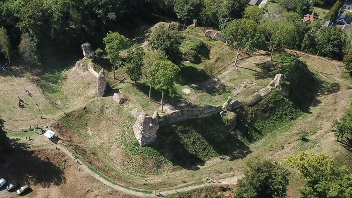 Château Médiéval anglo-normand de Montfort sur Risle XIe - XIIe