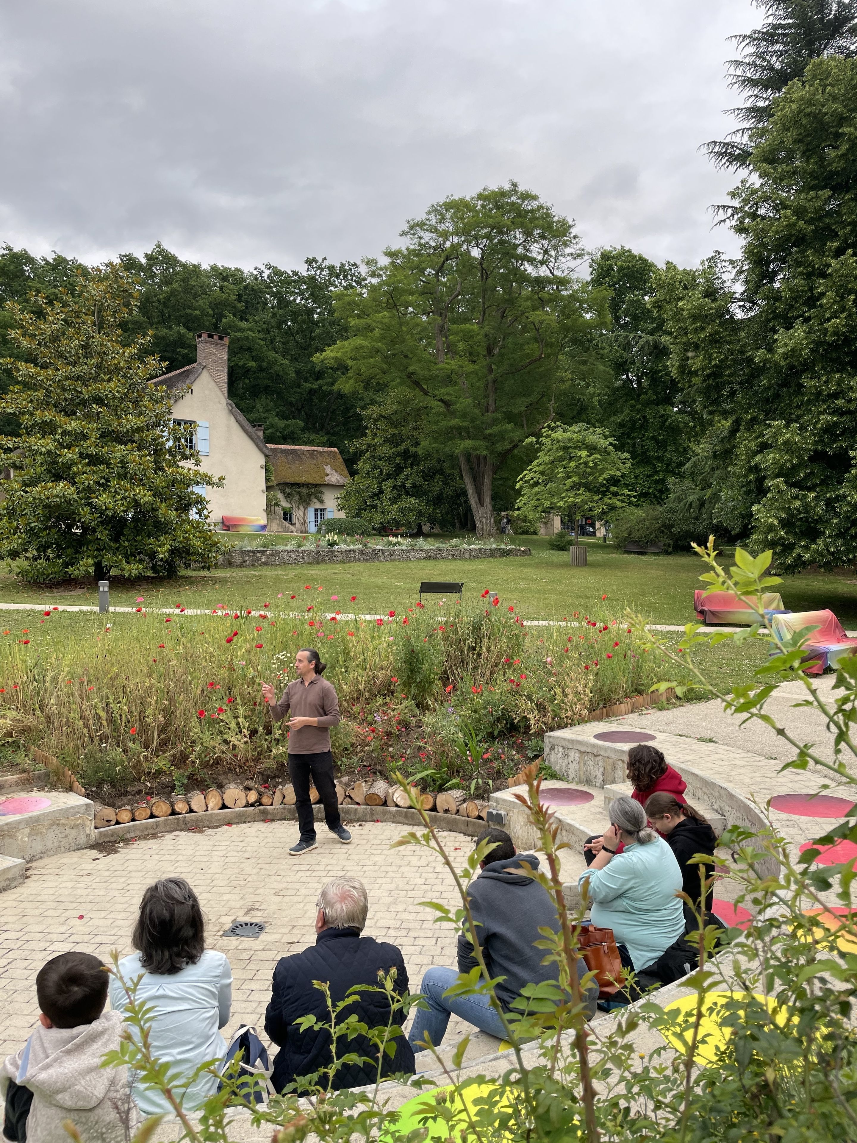 Visite et médiations autour du jardin hémicycle et de la roseraie