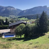 R