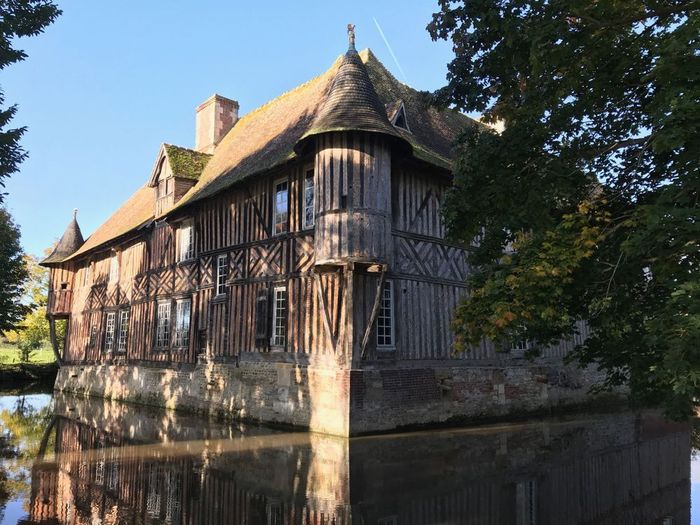 Levez les yeux ! Le manoir de Coupesarte, un jeu de construction !
