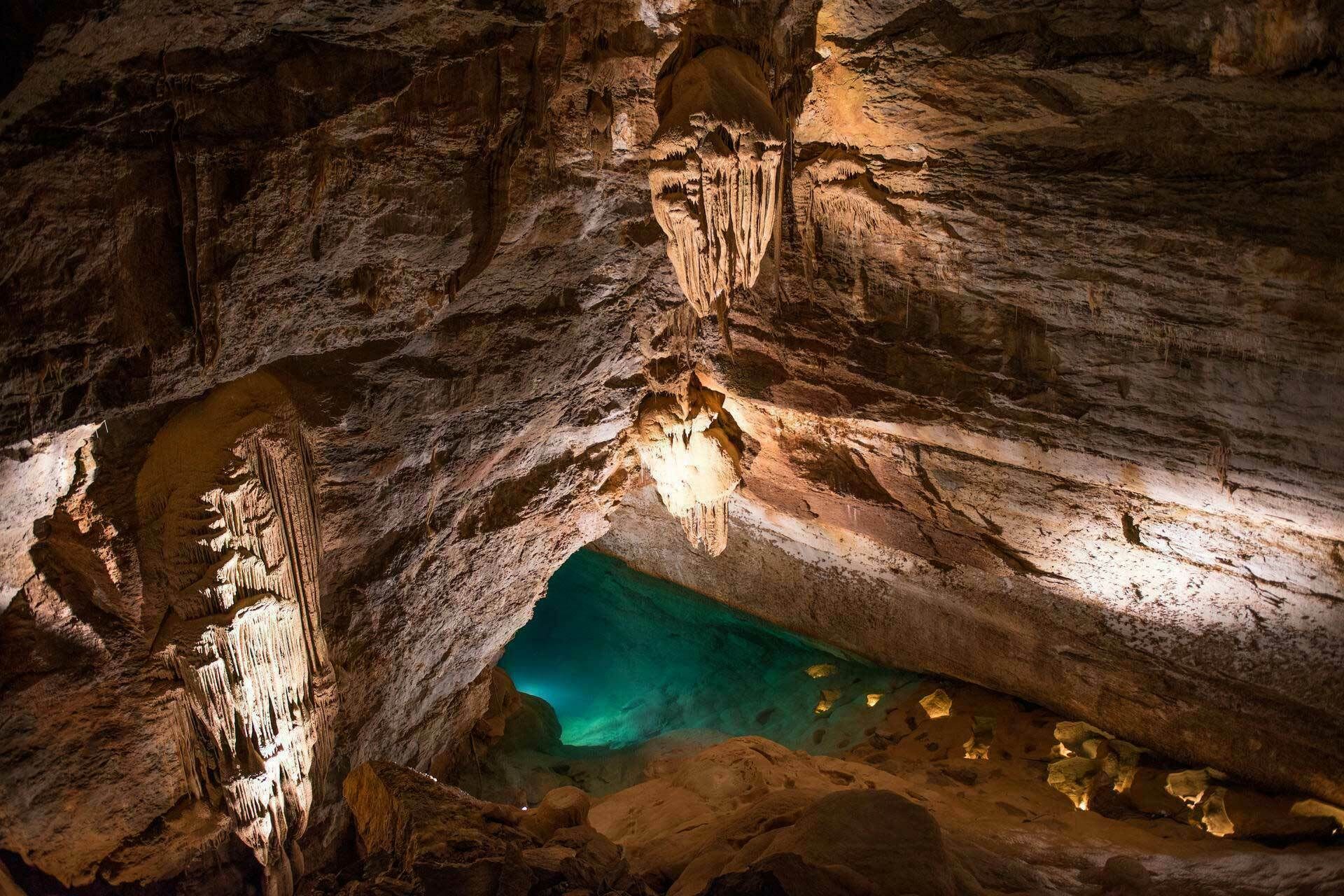 La grotte s’enflamme