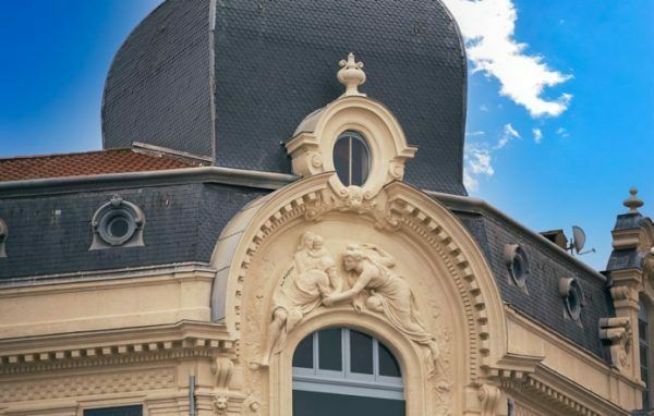 Patrimoine en famille- Béziers tête en l'air