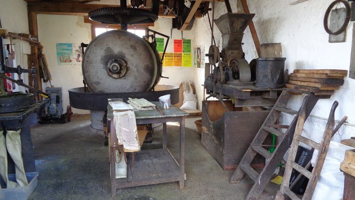 Démonstration à l'Huilerie de Boisroux
