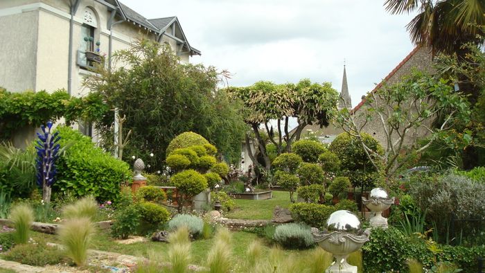 Visite du jardin bleu à Laigné Saint Gervais