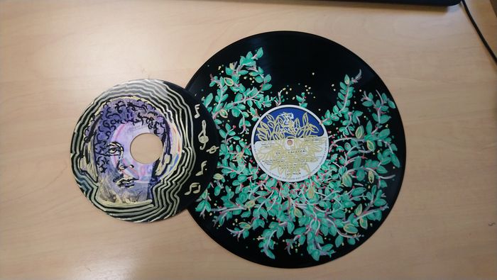 Atelier de décoration de vieux disques vinyles