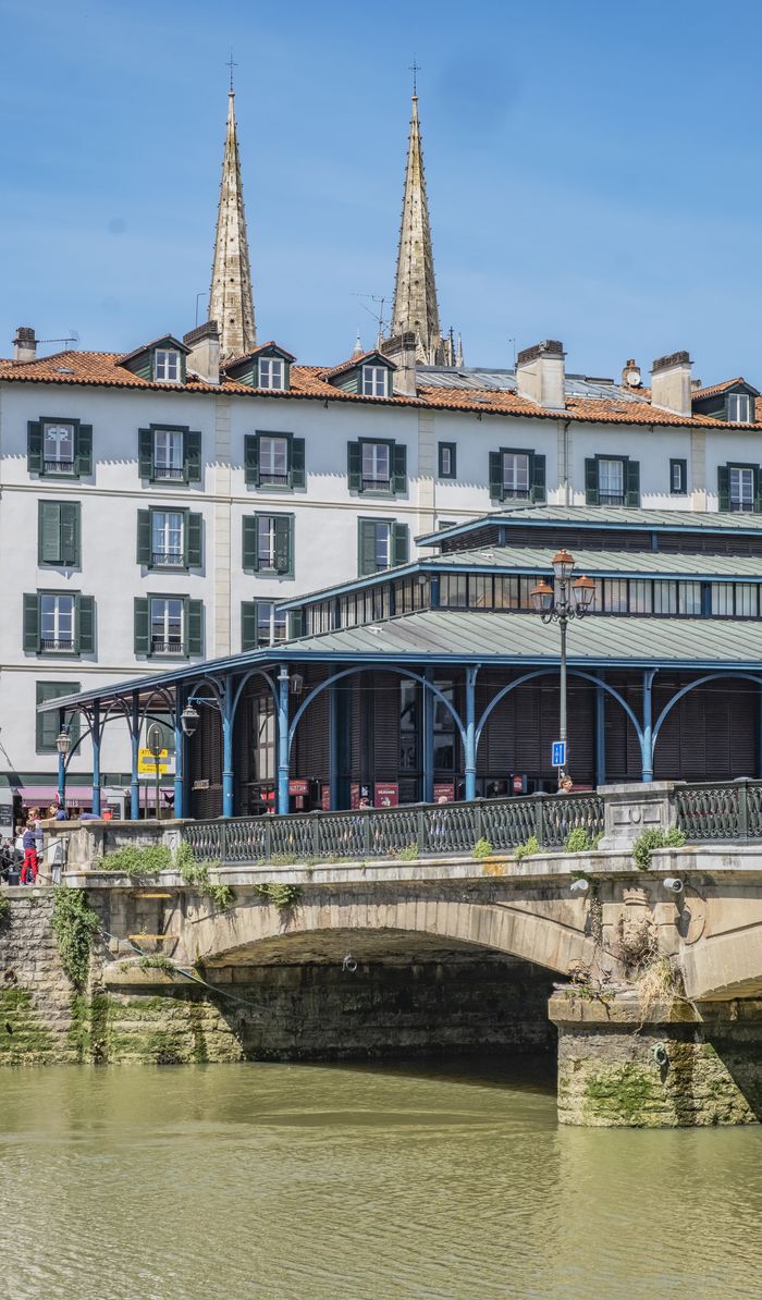 Procès d’architecture : faites entrer les halles du marché !