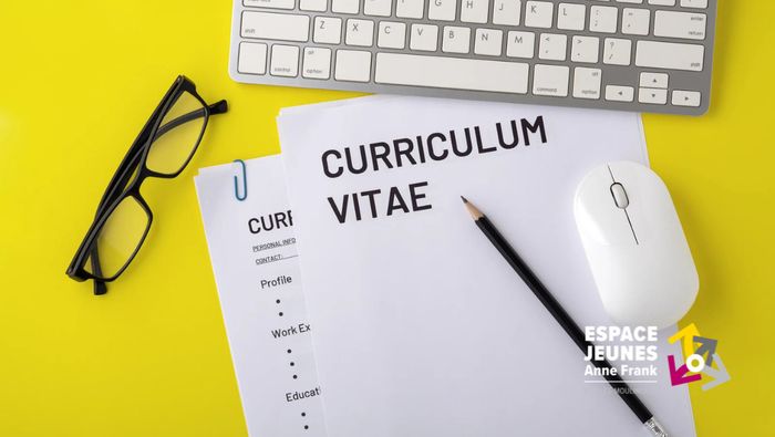 L’Espace Jeunes propose un atelier dédié à l’accompagnement des jeunes dans la construction de leur parcours professionnel (CV et entretiens).