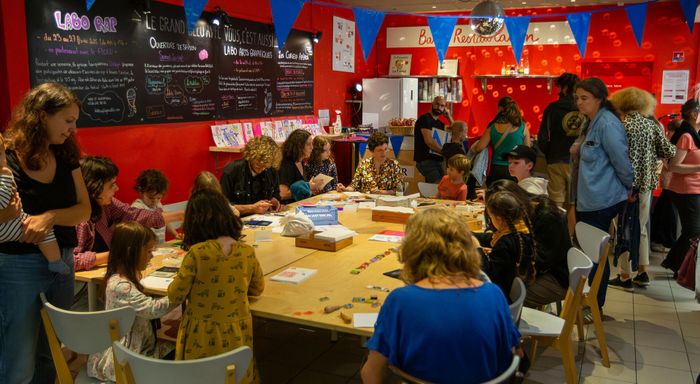 Atelier d’arts graphiques : Attrape-soleil coloré