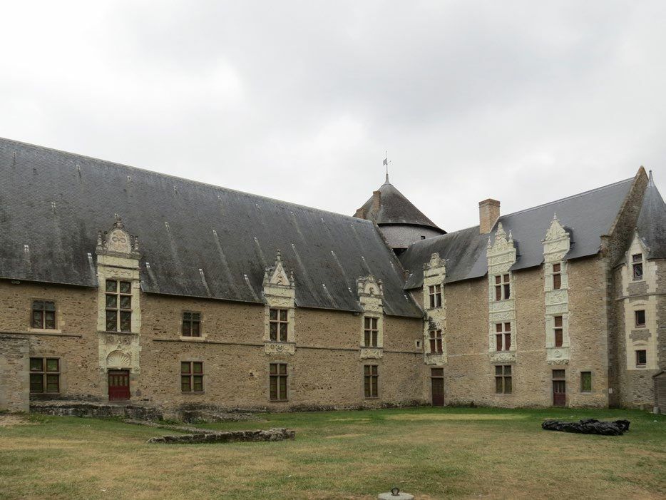 Cours du Vieux Château