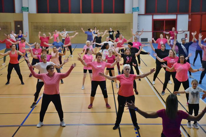 Octobre Rose Soirée Zumba au complexe Sportif salle Pennequin CARVIN