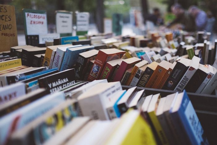 Vente de livres à la médiathèque