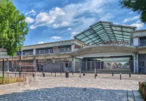 Balade aux Capucins : Voyage dans le cœur battant de Bordeaux