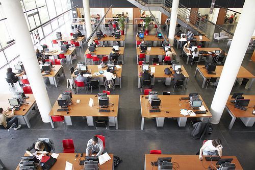 Visite guidée de la bibliothèque universitaire de Saint-Quentin-en-Yvelines