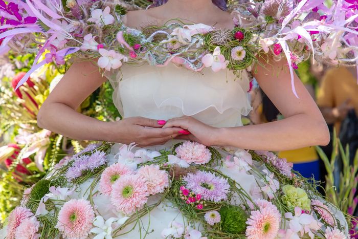 Défilé de robes de fleurs