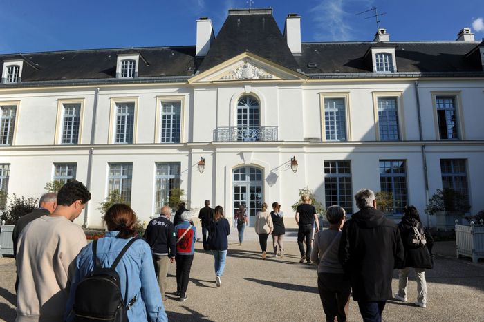 Une visite guidée exceptionnelle pour découvrir l’histoire et l’architecture de ce château, de son embellissement au Grand Siècle avec ses jardins à la française classés aux Monuments historiques.