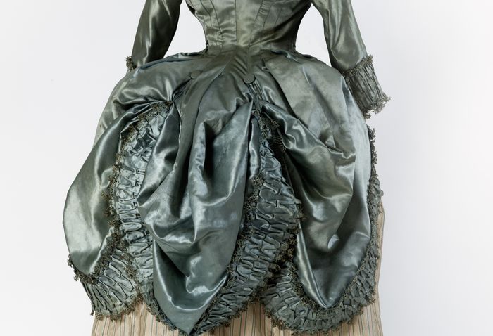 "Le costume à Versailles au XVIIIe s. : de la parure à la loque" (visite guidée de l'exposition du musée Lambinet) — Versailles