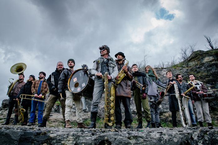 COMPLET : La Fanfare du Contrevent