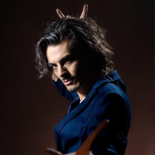 Avec le soutien de la Manufacture ChansonCréation et mise en scène : Yéshé Henneguelle & Lucas RocherAprès le très remarqué « Premium », Lucas Rocher revient fouler la scène de la Manufacture, pou ...