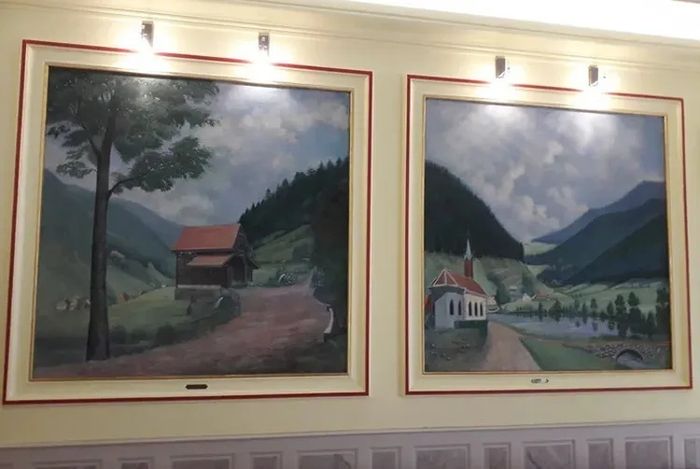 Les œuvres de Camille Braun au Salon d'honneur de la Mairie de Plainfaing