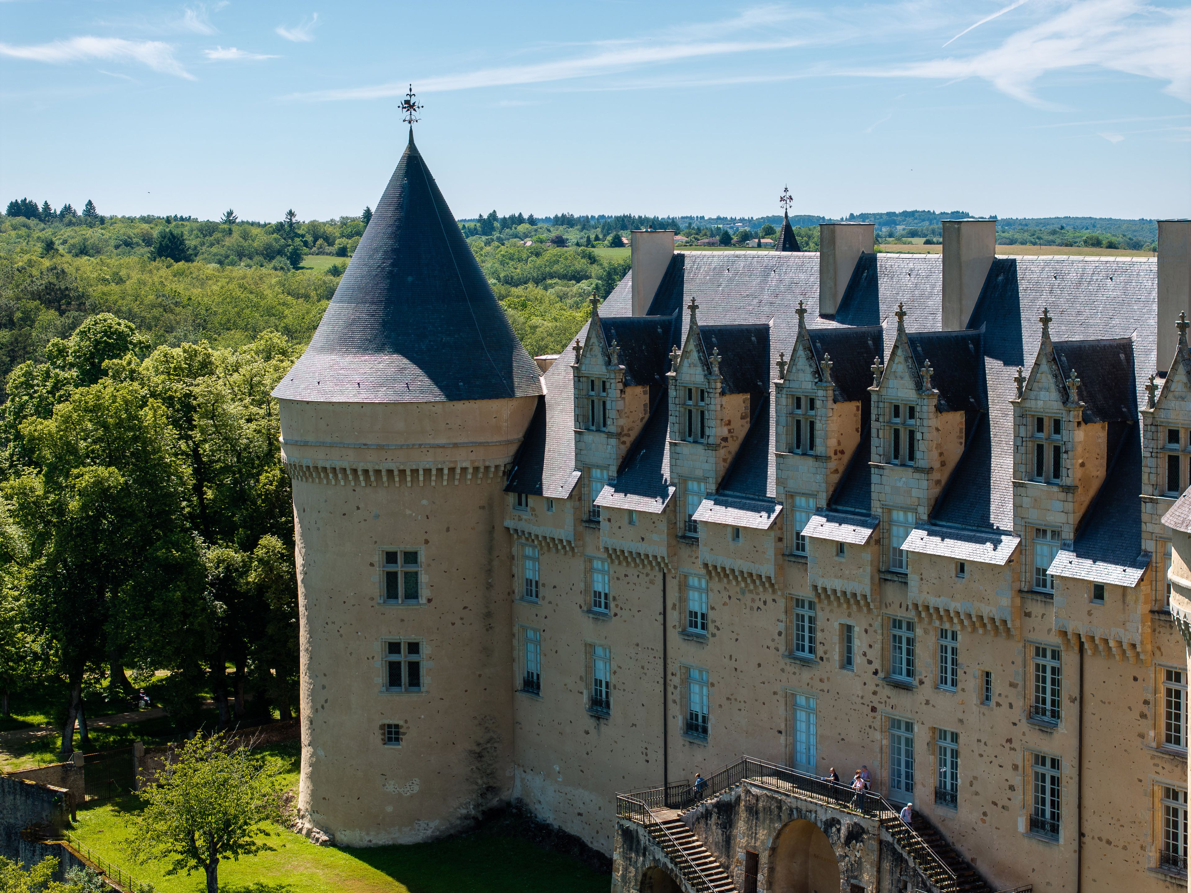 Visite accompagnée - Le château de Rochechouart : Un patrimoine architectural réinventé