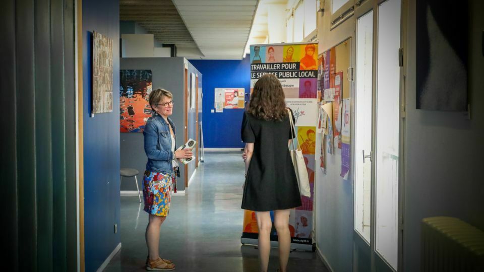 Venez découvrir ou vous informer sur le service public : ses administrations, ses métiers, ses concours, ses voies d'accès et les parcours possibles