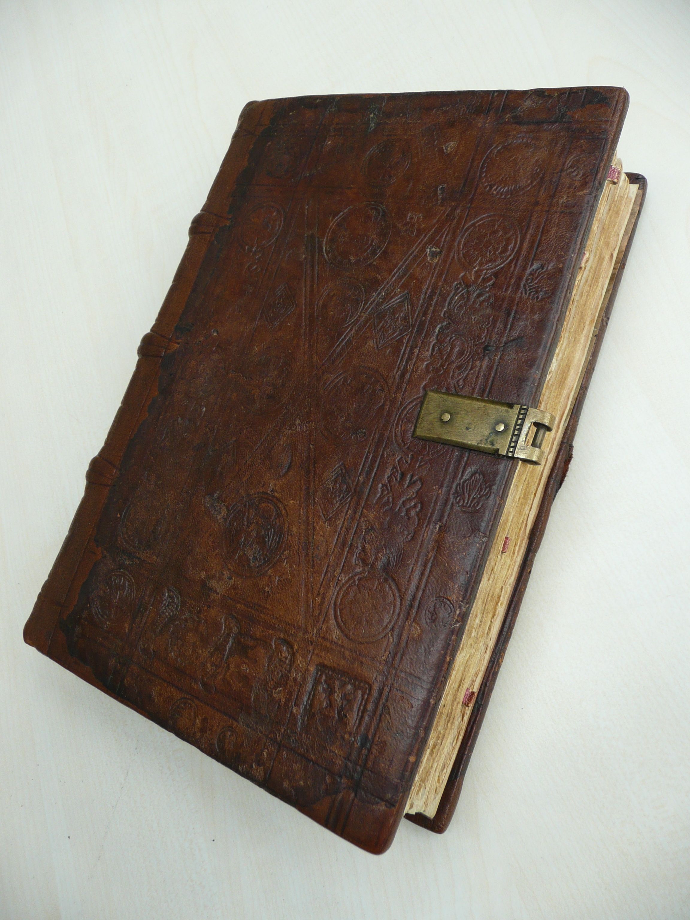 Restauration de livres anciens