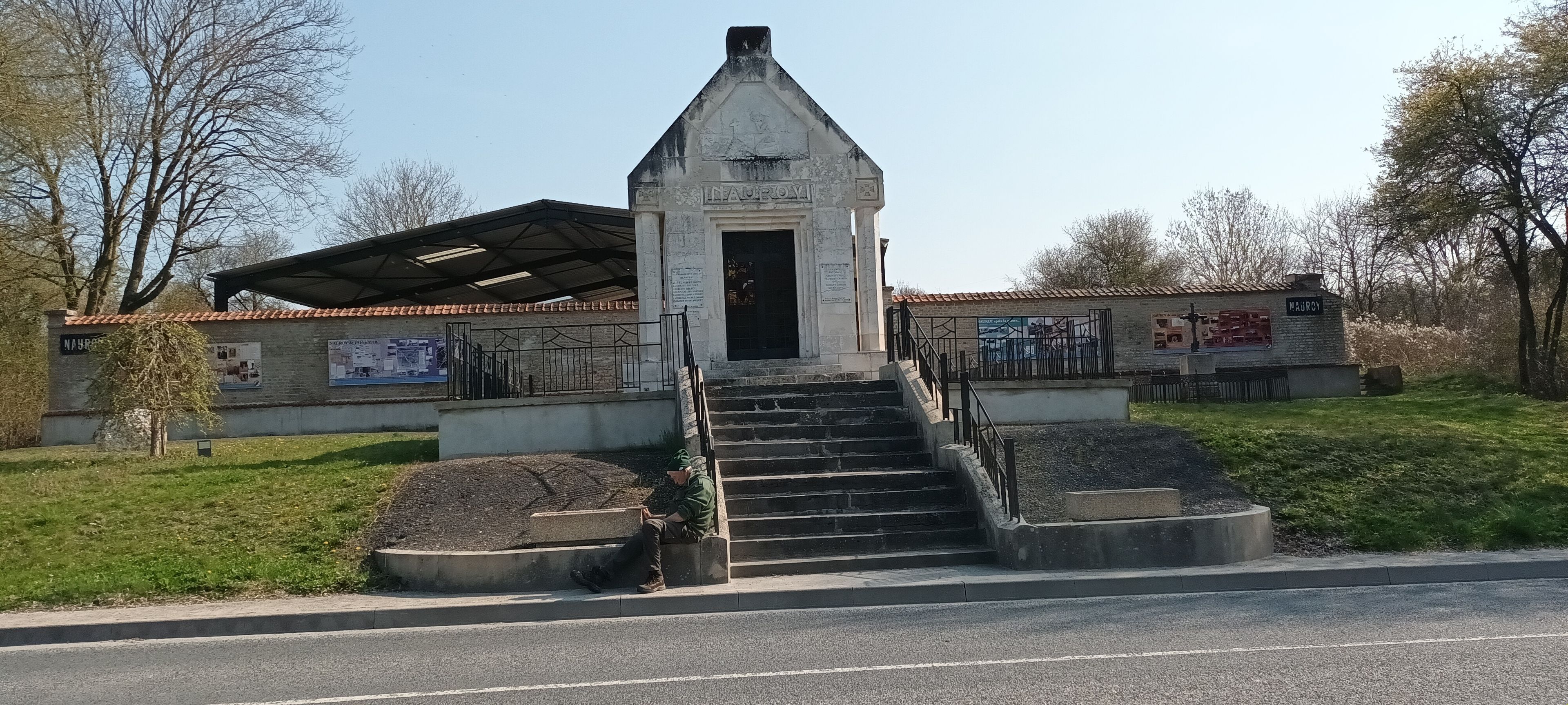 Visits to the destroyed village of Nauroy 14/18, never rebuilt