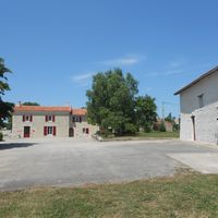 L : salles à usage multiples et R:Établissements d'éveil, d'enseignement, de formation, centres de vacances, centres de loisirs sans hébergement
