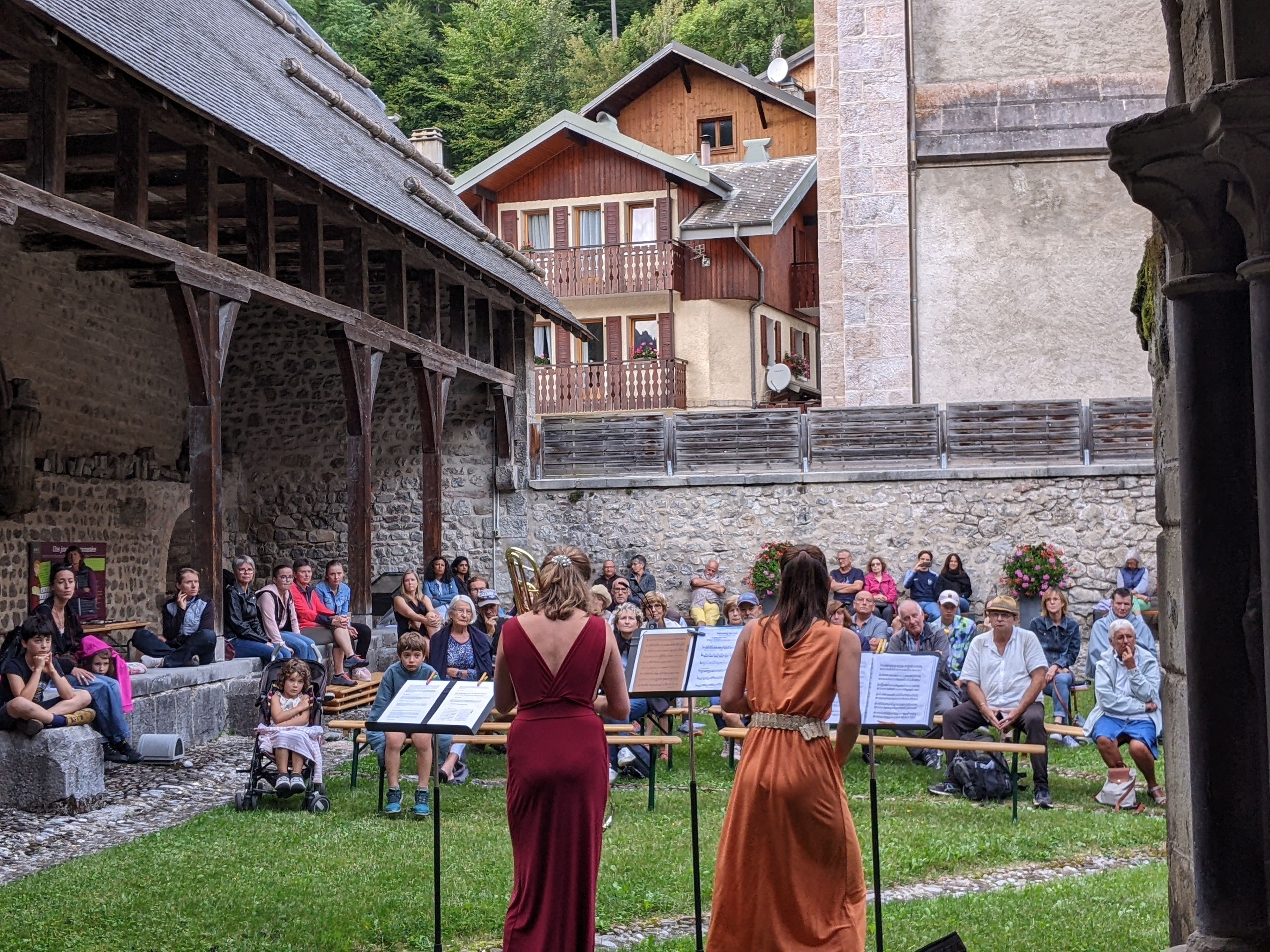 Déambulation Musicale à l'Abbaye d'Abondance par le DUO ALMA