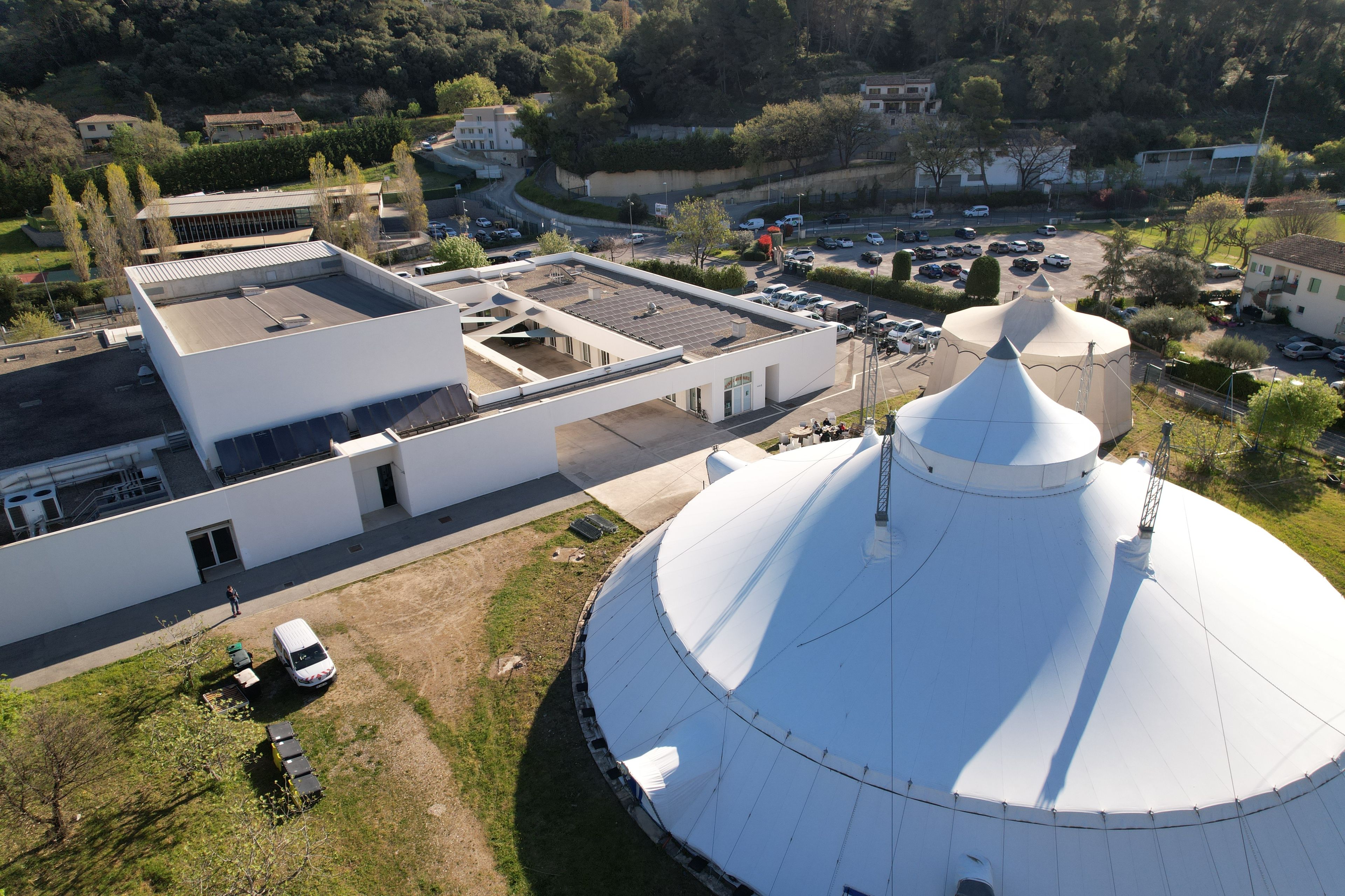 Visite guidée sur le thème du spectacle vivant et des arts du cirque.